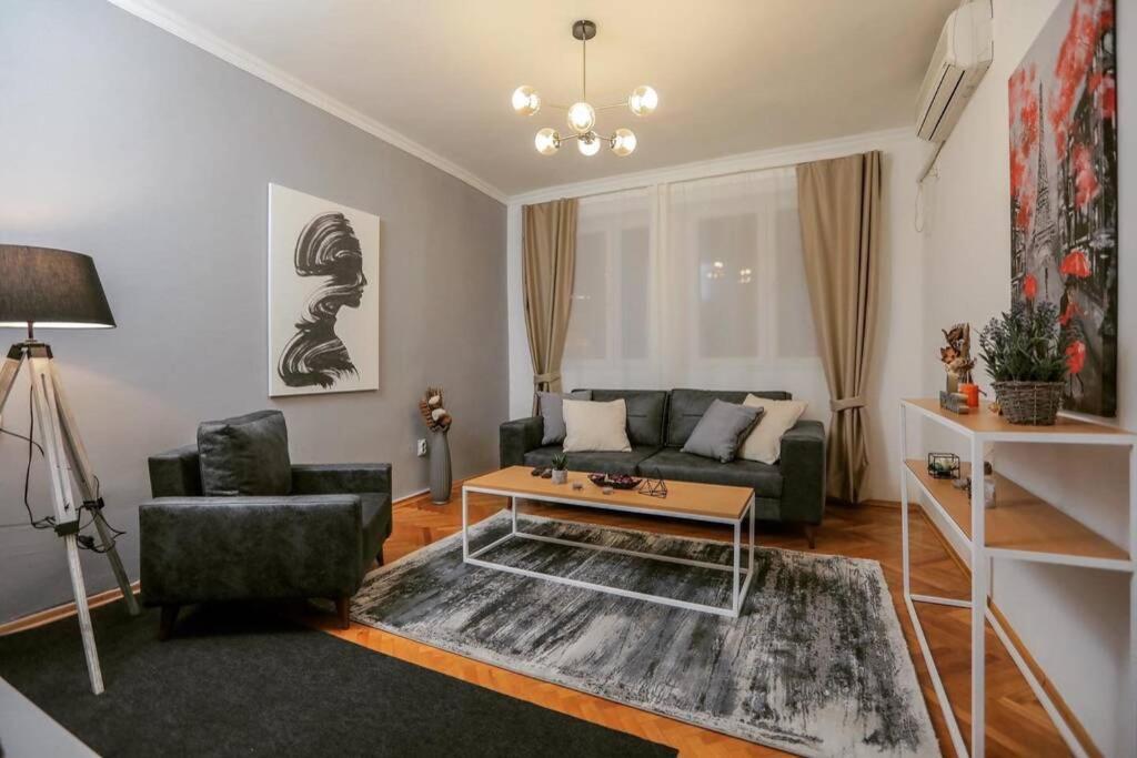 Mickitos Apartments At Macedonia Square Skopje Eksteriør bilde